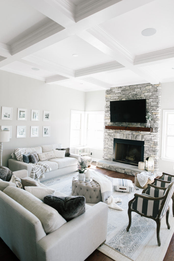 neutral living room decor 